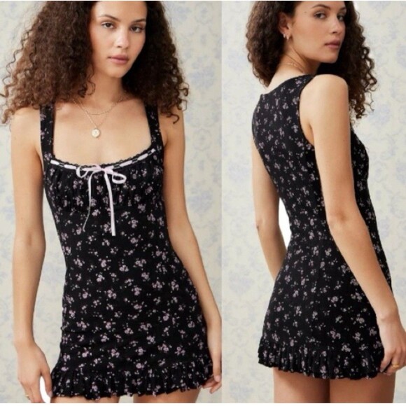 Kimchi Blue Urban Outfitters Sienna Ditsy Floral Black Mini Dress Size Medium - Picture 1 of 13